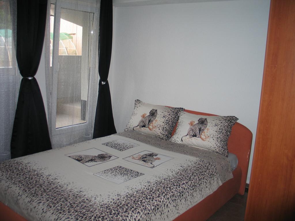 Guest House Dena Dobra Voda Esterno foto