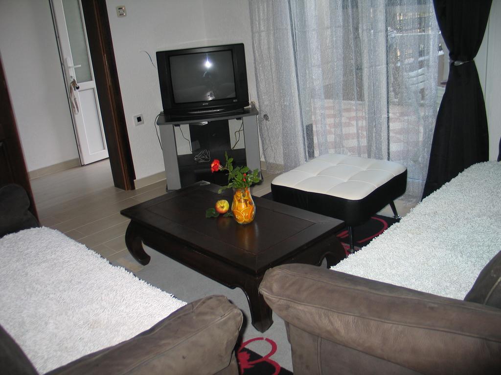 Guest House Dena Dobra Voda Esterno foto