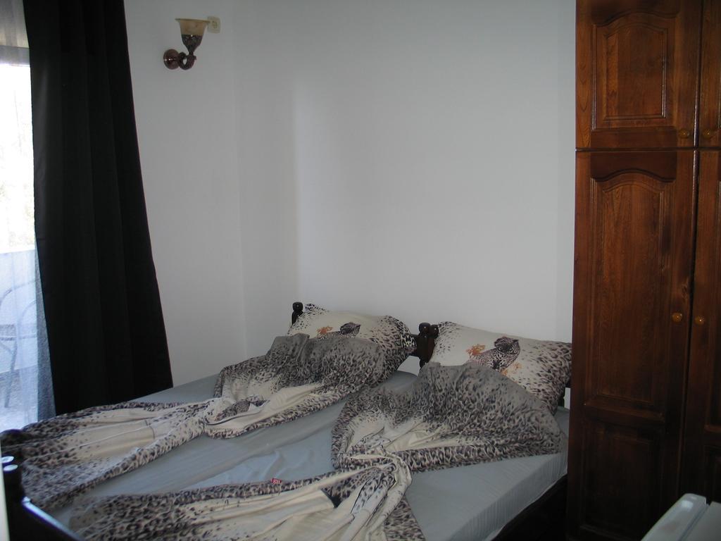 Guest House Dena Dobra Voda Esterno foto