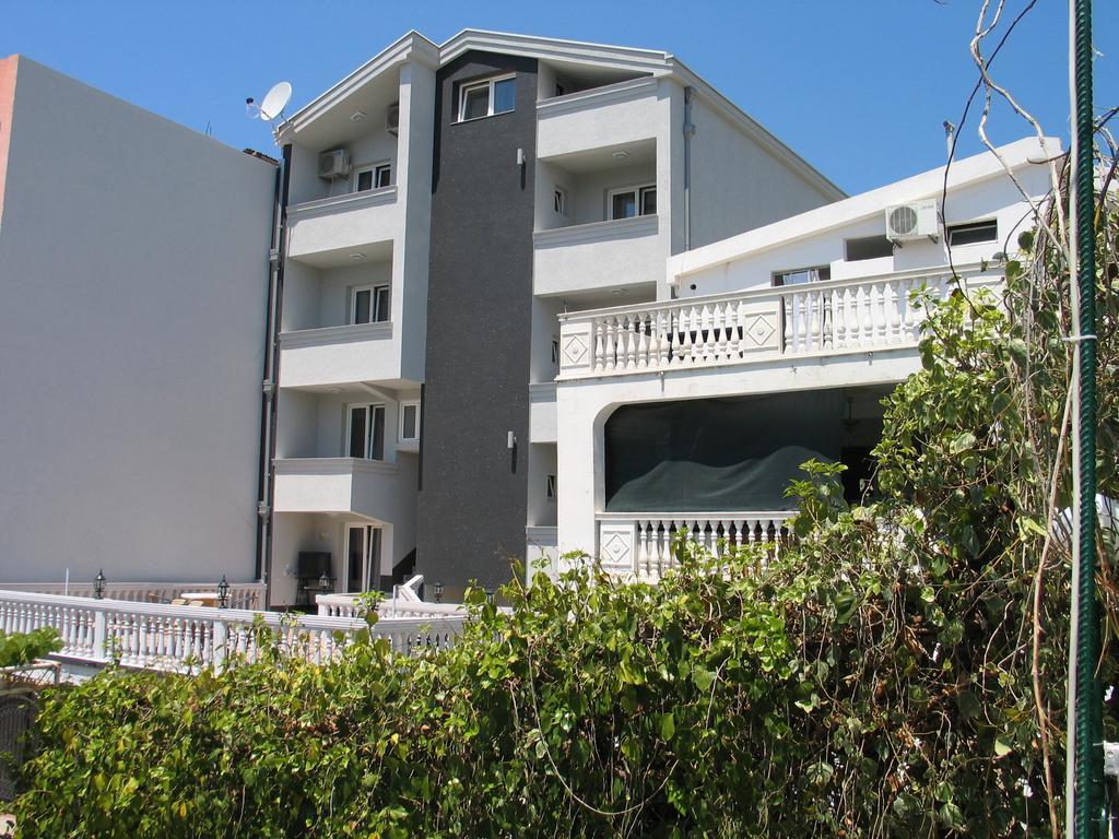 Guest House Dena Dobra Voda Esterno foto
